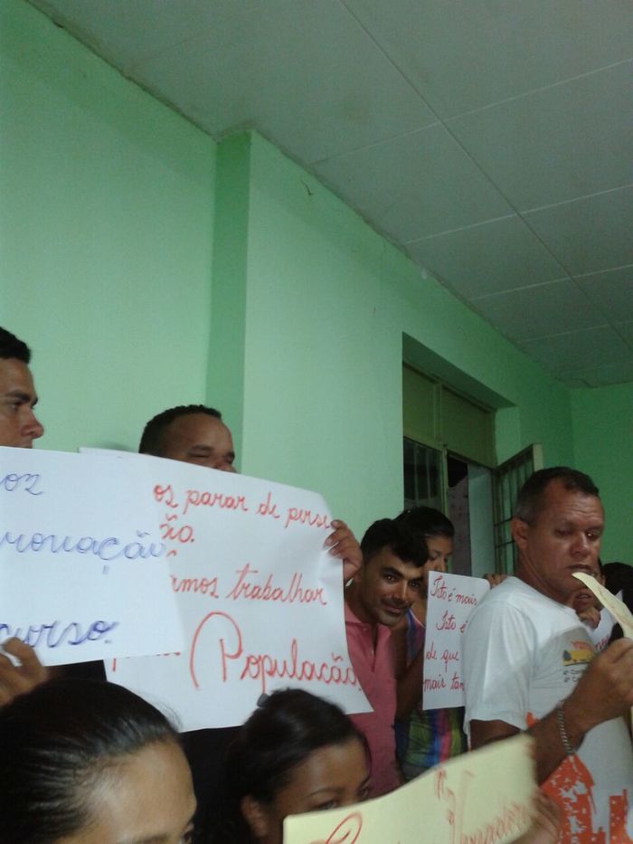 Grupo faz manifestação dentro da Câmara de Vereadores em Francisco Ayres - Imagem 9