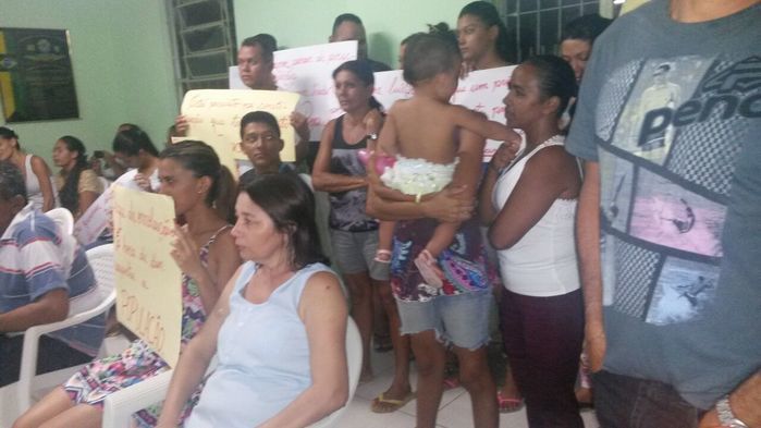 Grupo faz manifestação dentro da Câmara de Vereadores em Francisco Ayres - Imagem 2