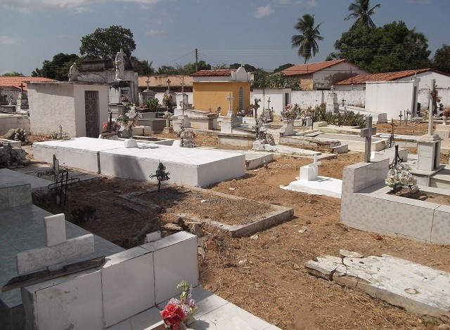 Prefeitura de Buriti dos Lopes faz limpeza em cemitérios para o Dia de Finados - Imagem 2