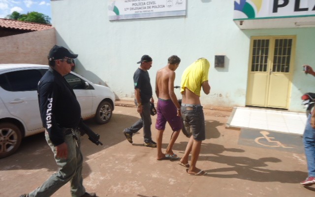 Polícia recupera moto roubada e captura dois acusados durante operação  - Imagem 1