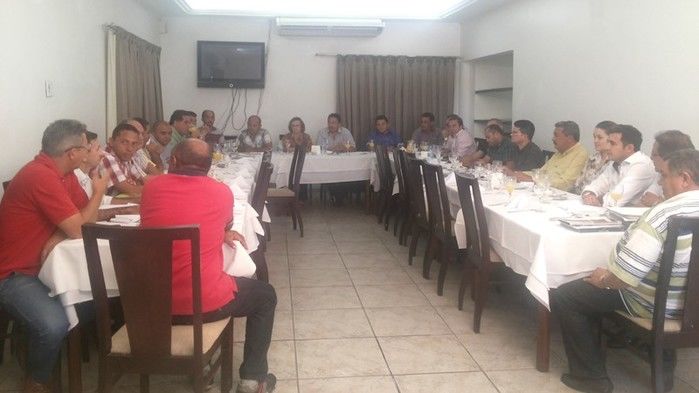 Prefeitos da Ampar realizam reunião em Teresina e debatem sobre eleição para novo presidente - Imagem 7