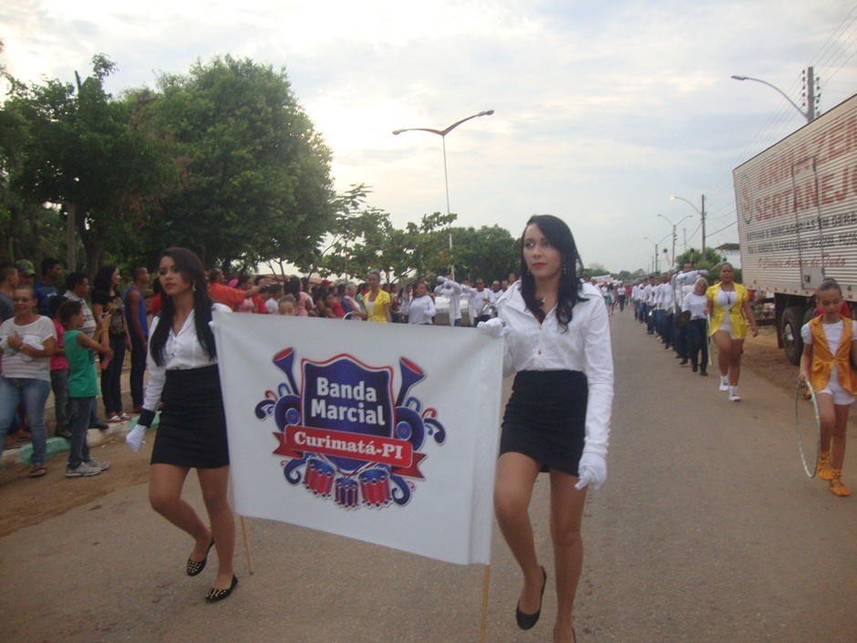 Curimatá comemora 61 anos de história e população presenteada com um grande Show e Desfile Cívico