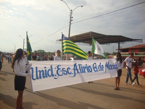 Curimatá comemora 61 anos de história e população presenteada com um grande Show e Desfile Cívico - Imagem 7
