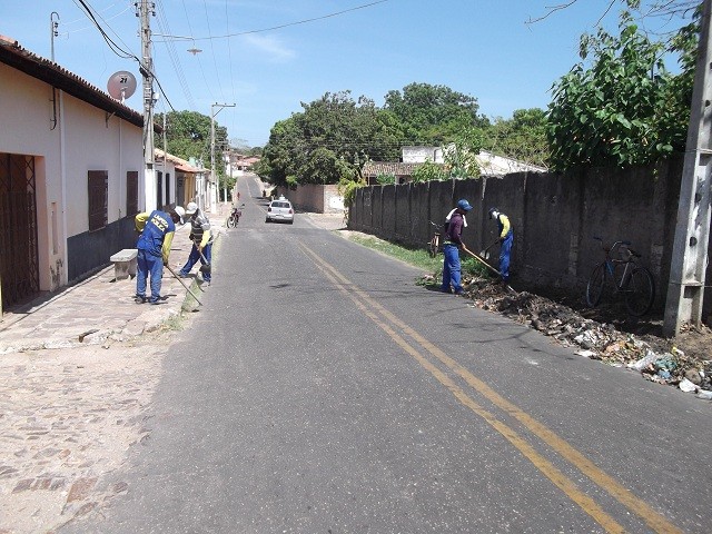Limpeza de ruas e avenidas de Buriti dos Lopes são realizadas diariamente - Imagem 2
