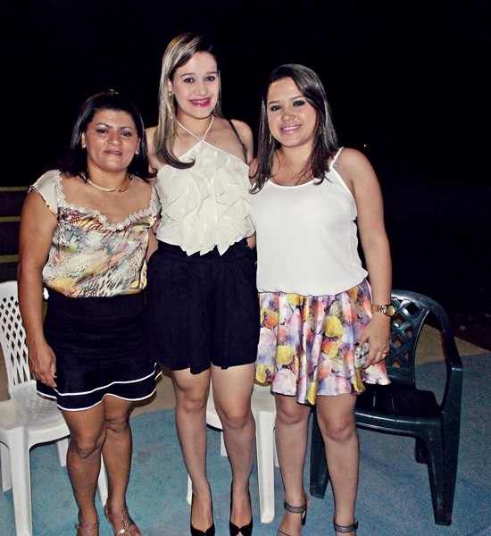 Secretaria de Educação realiza singela homenagem aos seus funcionários  - Imagem 11