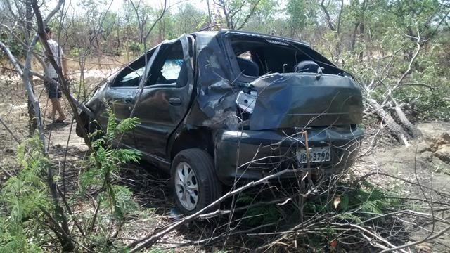 Fiat capota, mata um e deixa quatro feridos em Valença. Veja Fotos / - Imagem 6