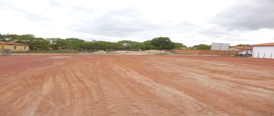 TEVE INICIO A CONTRUÇÃO DE UMA QUADRA POLIESPORTIVA NO BAIRRO MODELO.