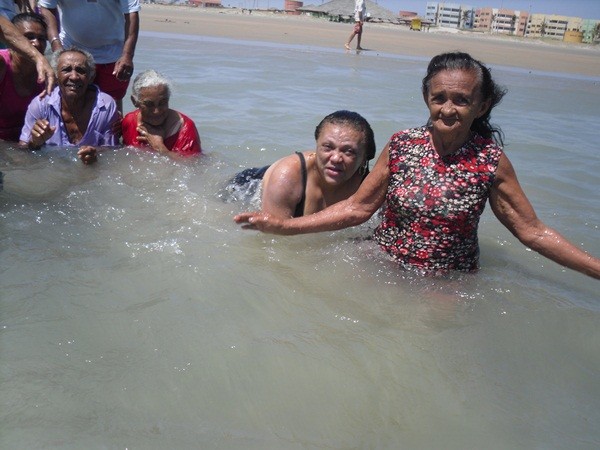 Idosos de Pimenteiras visitam o litoral piauiense. Veja fotos - Imagem 10