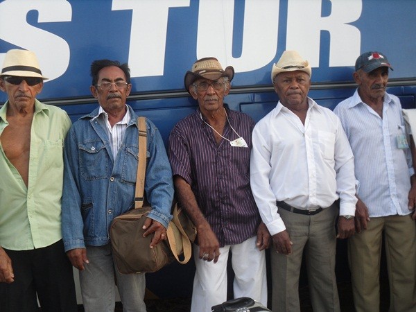 Idosos de Pimenteiras visitam o litoral piauiense. Veja fotos - Imagem 18