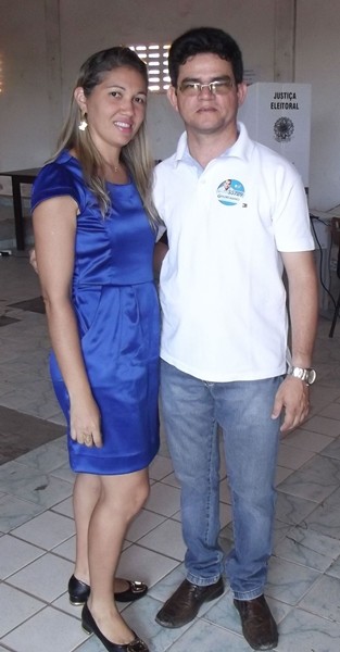 Prefeito Valkir Nunes acompanhado pela sua esposa vão à urna para votação - Imagem 6