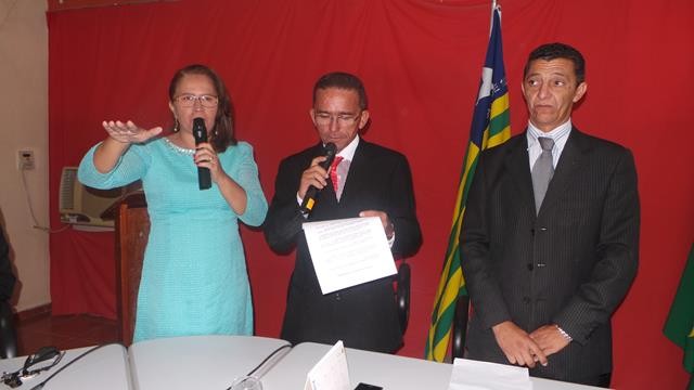 Vice-prefeita Lucia Lacerda assumi a prefeitura de Pimenteiras - Imagem 1