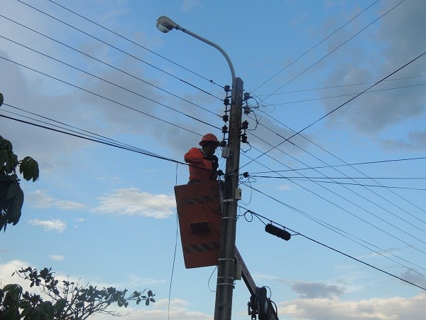 Prefeitura de Monsenhor Gil repõe 300 lâmpadas na área urbana - Imagem 3