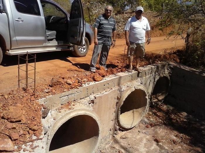 Prefeito vistoria obras de melhoramentos em estrada do povoado Buritizinho  - Imagem 1