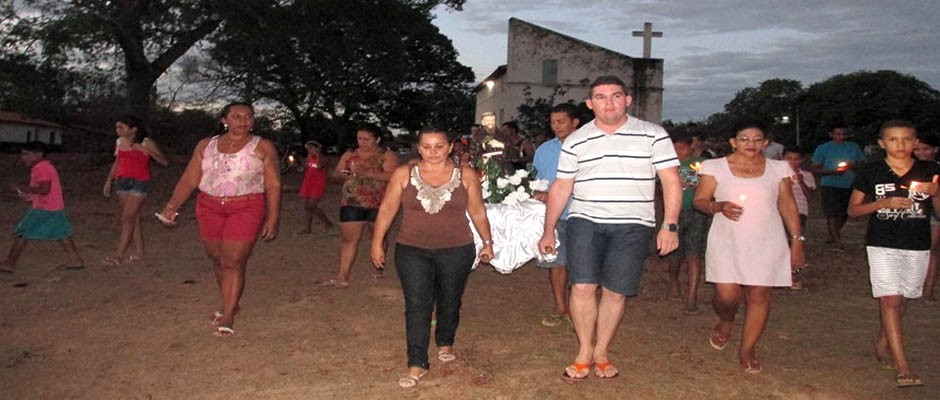 Fieis participam da missa e procissão de encerramento dos festejos de São Francisco em São Félix