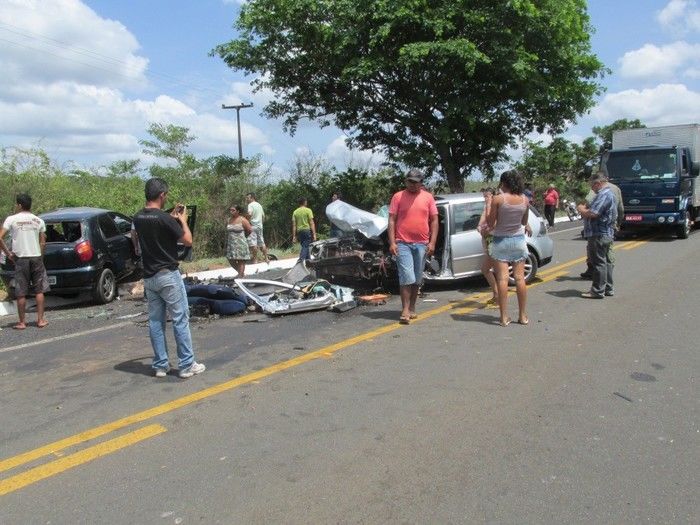 Grave acidente na BR 343 próximo a estaca Zero deixa Mãe e Filha morta     - Imagem 5