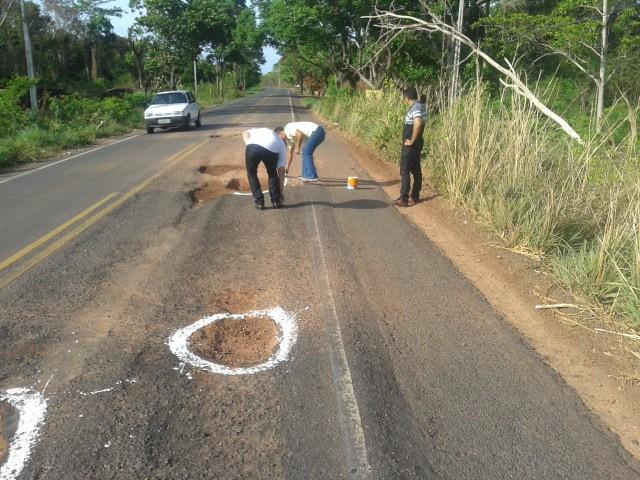 Após vários prejuízos e acidente de trânsito usuário sinaliza buracos na PI-113 - Imagem 5