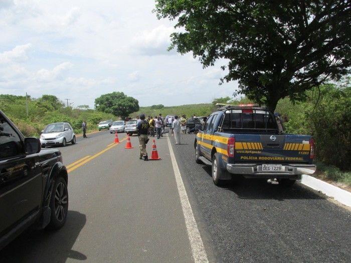 Grave acidente na BR 343 próximo a estaca Zero deixa Mãe e Filha morta     - Imagem 13