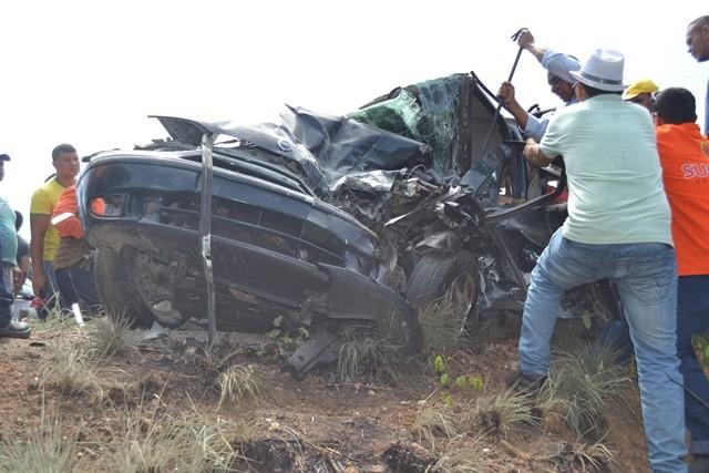 Mãe e filha morrem em grave acidente entre dois veículos no Piauí - Imagem 13