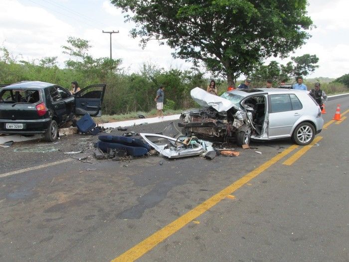 Grave acidente na BR 343 próximo a estaca Zero deixa Mãe e Filha morta     - Imagem 21