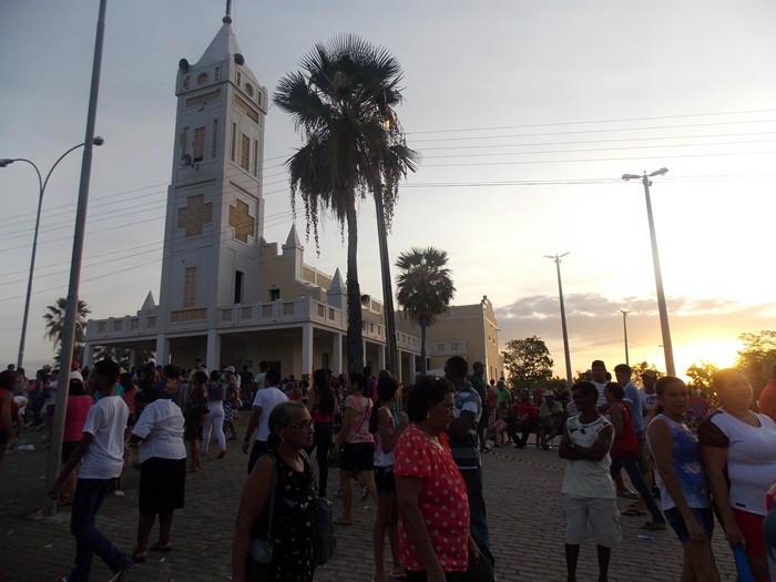 Multidão de fiéis participam do Encontro dos Santos  - Imagem 3