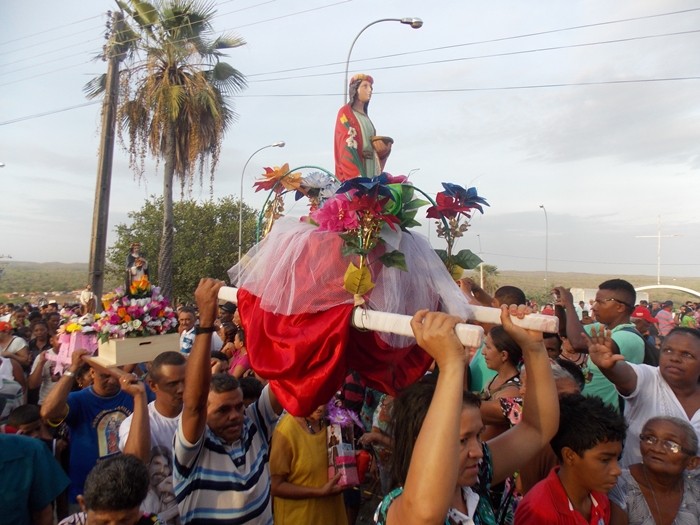 Multidão de fiéis participam do Encontro dos Santos  - Imagem 13
