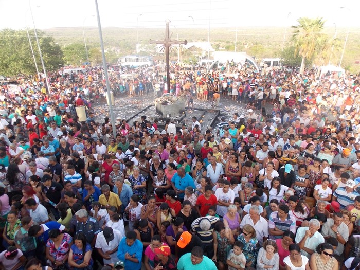 Multidão de fiéis participam do Encontro dos Santos  - Imagem 22