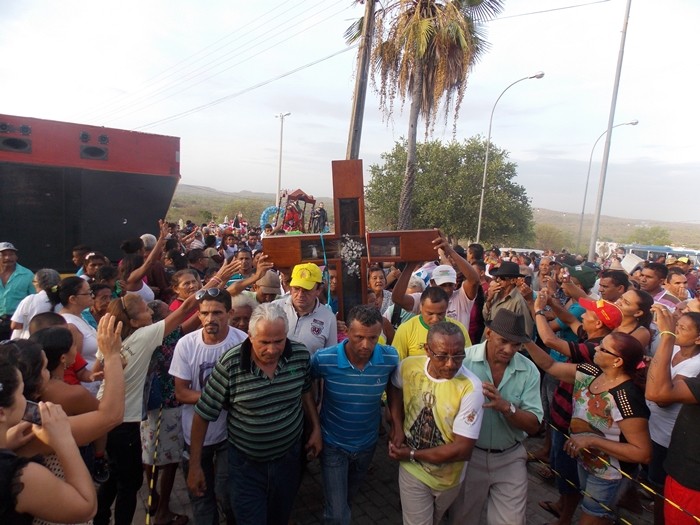 Multidão de fiéis participam do Encontro dos Santos  - Imagem 10