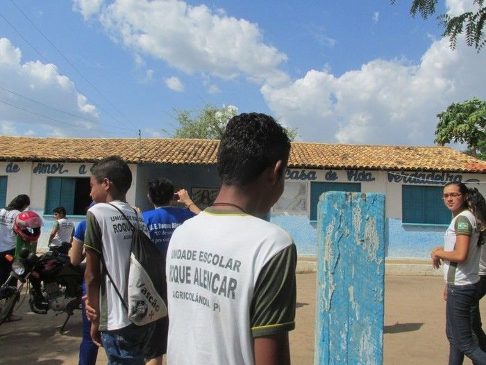 Alunos da Escola Roque Alencar visitam a casa de Recuperação vida verdadeira em Água Branca  - Imagem 3