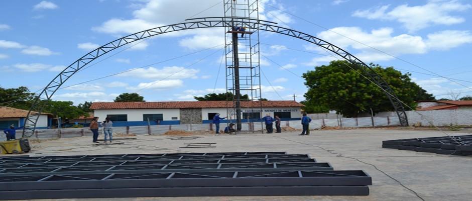 Prefeita visita obra em andamento na sede do município de Brasileira