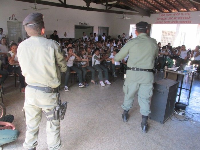 Subtenente Juvenilton Cavalcante da Força Tática de Água Branca Ministra Palestra sobre Drogas na Escola Roque Alencar   - Imagem 17