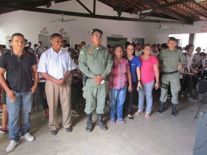 Subtenente Juvenilton Cavalcante da Força Tática de Água Branca Ministra Palestra sobre Drogas na Escola Roque Alencar   - Imagem 3
