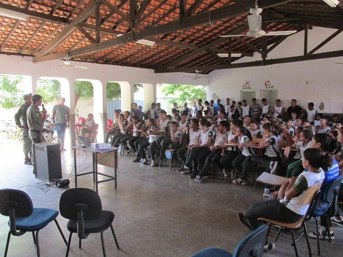 Subtenente Juvenilton Cavalcante da Força Tática de Água Branca Ministra Palestra sobre Drogas na Escola Roque Alencar   - Imagem 15