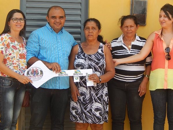 Beneficiários recebem casas do Programa Minha Casa Minha Vida  - Imagem 11