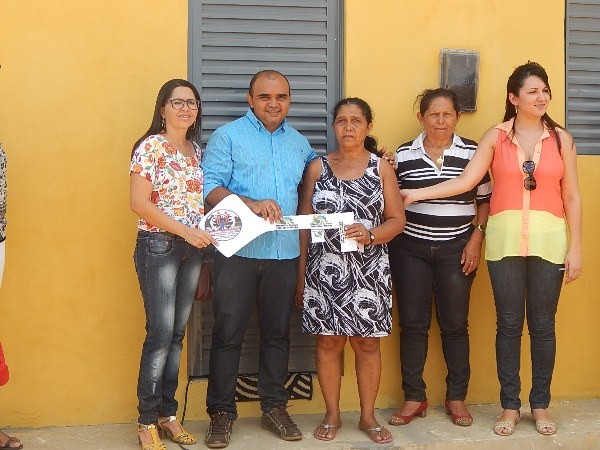 Beneficiários recebem casas do Programa Minha Casa Minha Vida  - Imagem 12
