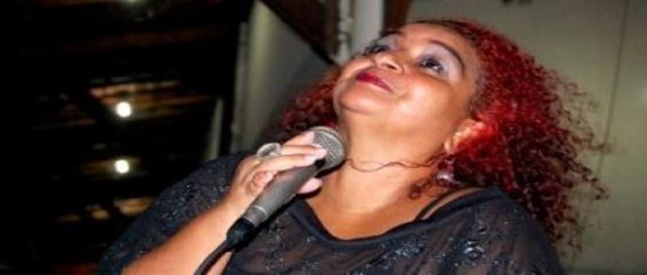 Embalos da sábado a noite! Hoje tem Silvia Marrom no BL2