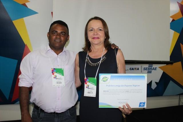 Prefeita Dra. Salete Rego participa da feira do Empreendedor e recebe homenagem - Imagem 2