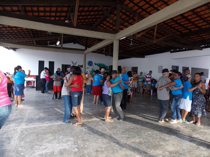 Assistência Social realiza forró dos idosos no SCFVI - Imagem 3