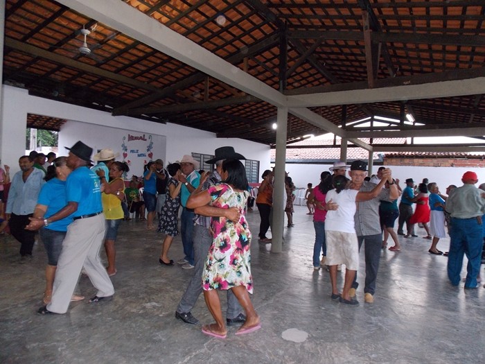 Assistência Social realiza forró dos idosos no SCFVI - Imagem 9