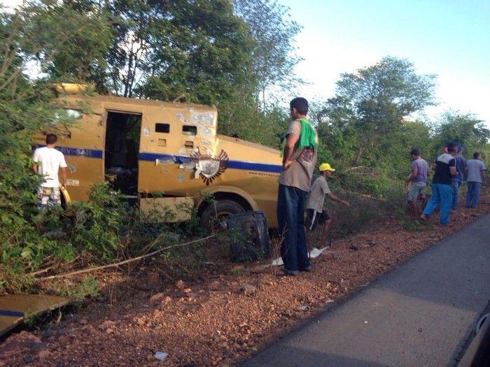Bandidos assaltam carro forte na PI 140 - Imagem 2