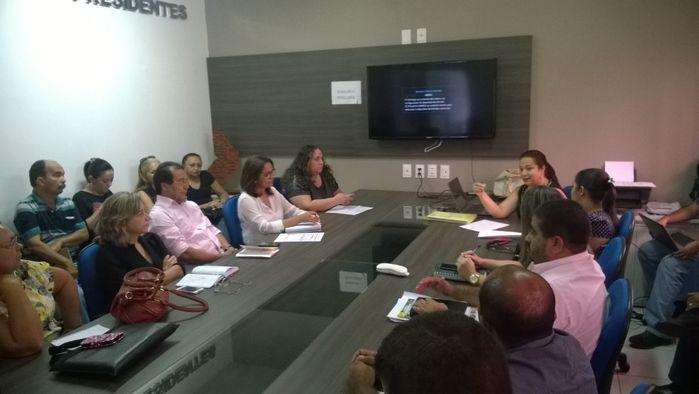 Prefeito Jonas assina termo de adesão ao projeto de Transporte de Pacientes Eletivos - Imagem 2