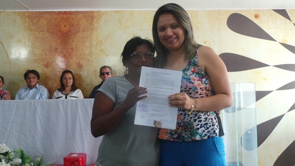 Prefeitura de Pimenteiras entrega registro de imóveis de residências  - Imagem 24