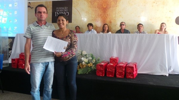 Prefeitura de Pimenteiras entrega registro de imóveis de residências  - Imagem 20