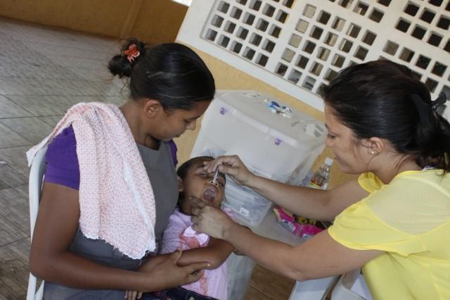 Crianças são vacinadas contra poliomielite e sarampo no município de Miguel Alves  - Imagem 2