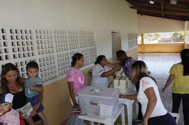 Crianças são vacinadas contra poliomielite e sarampo no município de Miguel Alves  - Imagem 9