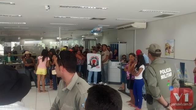 Agricultores ocupam agência do Banco do Brasil em Valença  - Imagem 2