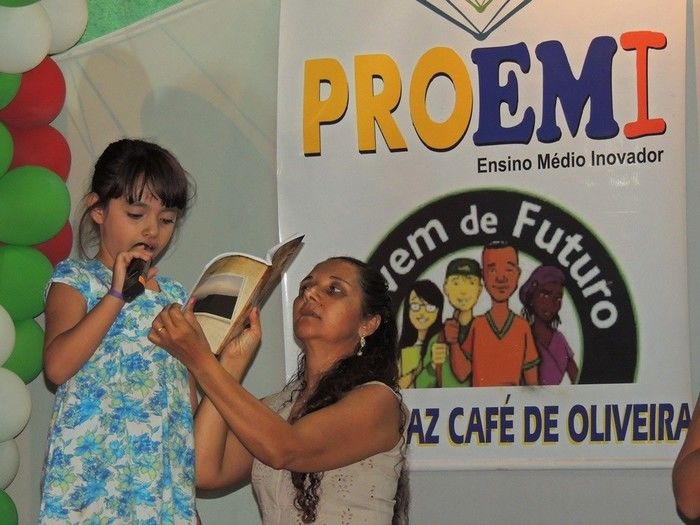 U. E. Tomaz Café realiza II Sarau Literário com a participação do público - Imagem 69