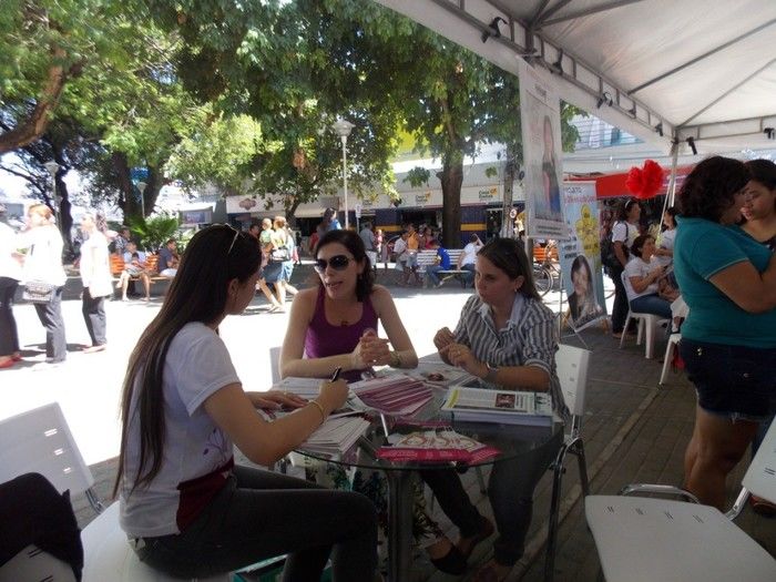 Voluntários do Projeto Neylivia Oliveira da Costa Mulher Viva participa de uma concentração em Teresina   - Imagem 40