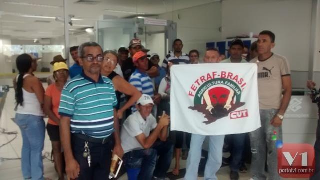 Agricultores ocupam agência do Banco do Brasil em Valença  - Imagem 3