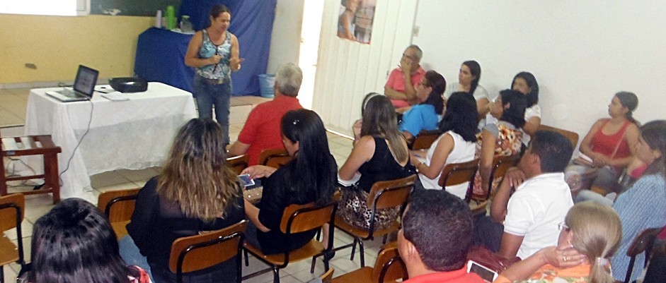 Esperantina sedia encontro de formação para elaboração dos Planos Municipais de Educação