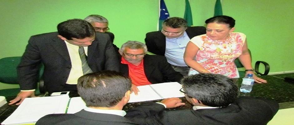 Josenaide é reeleita na Presidência da Câmara